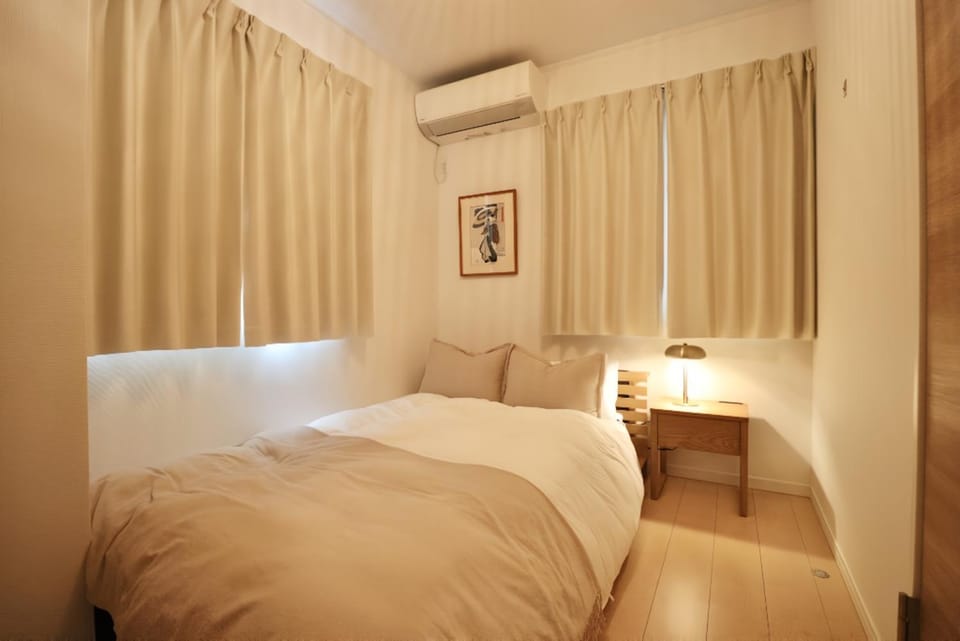 Bed, Bedroom, air conditioner