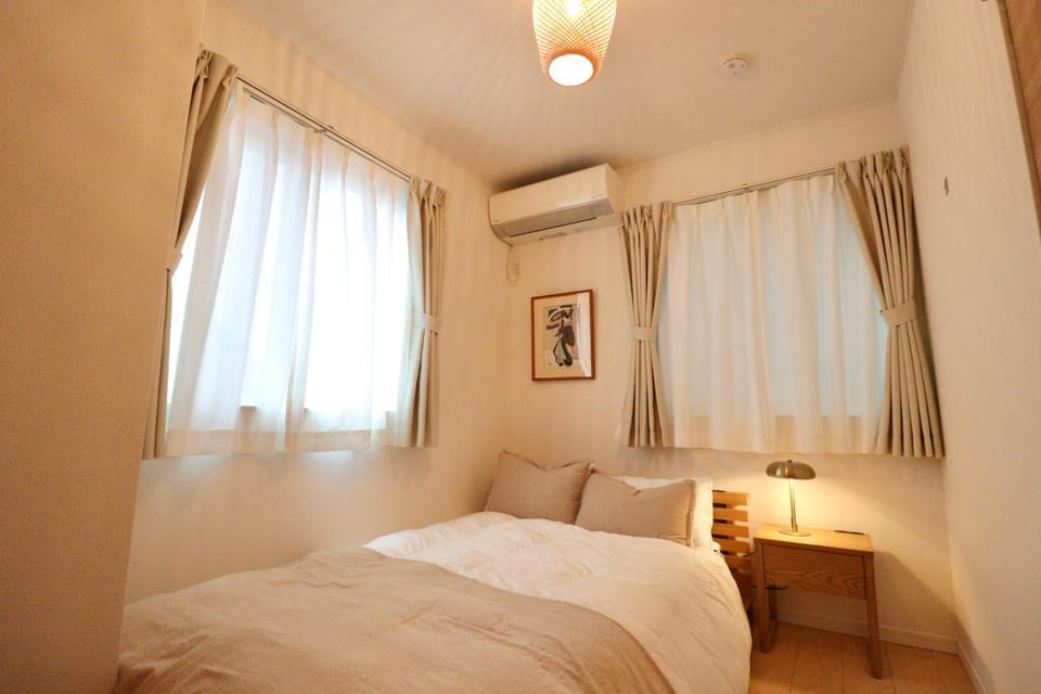 Bed, Bedroom, air conditioner