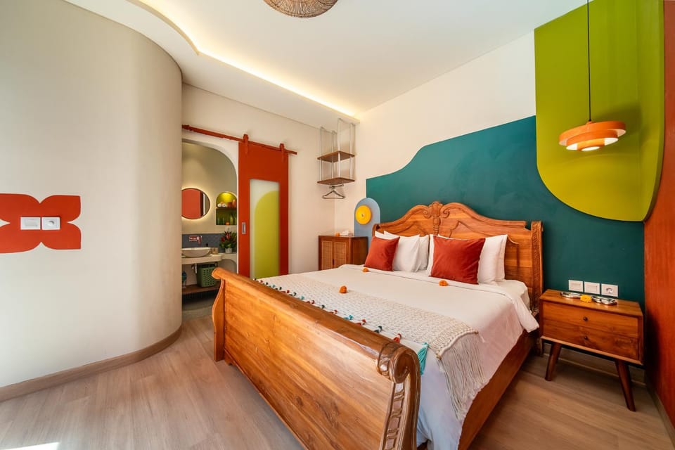 Photo of the whole room, Bedroom