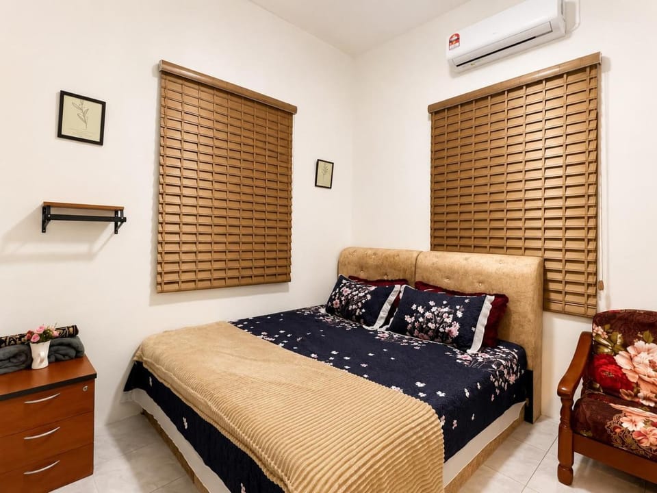 Library Retreat -Tikam Batu Near Food Court House in Kedah