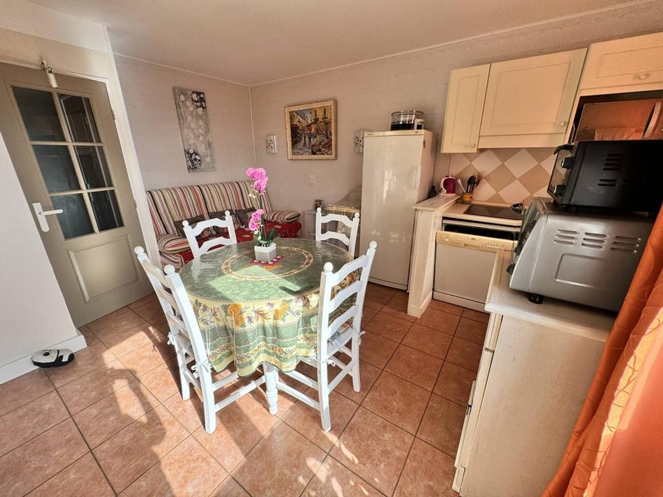 Appartement Climatisé, Animaux Acceptés, 3 km de la Plage - FR-1-768-133 Apartment in Sainte-Maxime