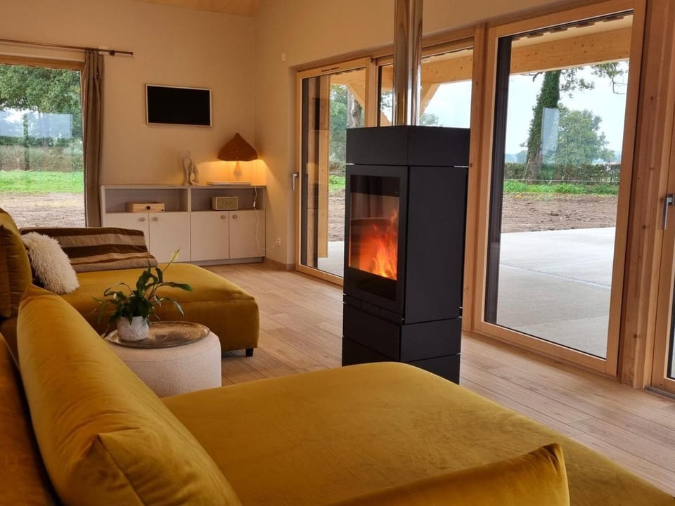 Gîte Cocooning à Vivans avec Piscine et Spa, Animaux Bienvenus - FR-1-496-384 House in Auvergne-Rhône-Alpes