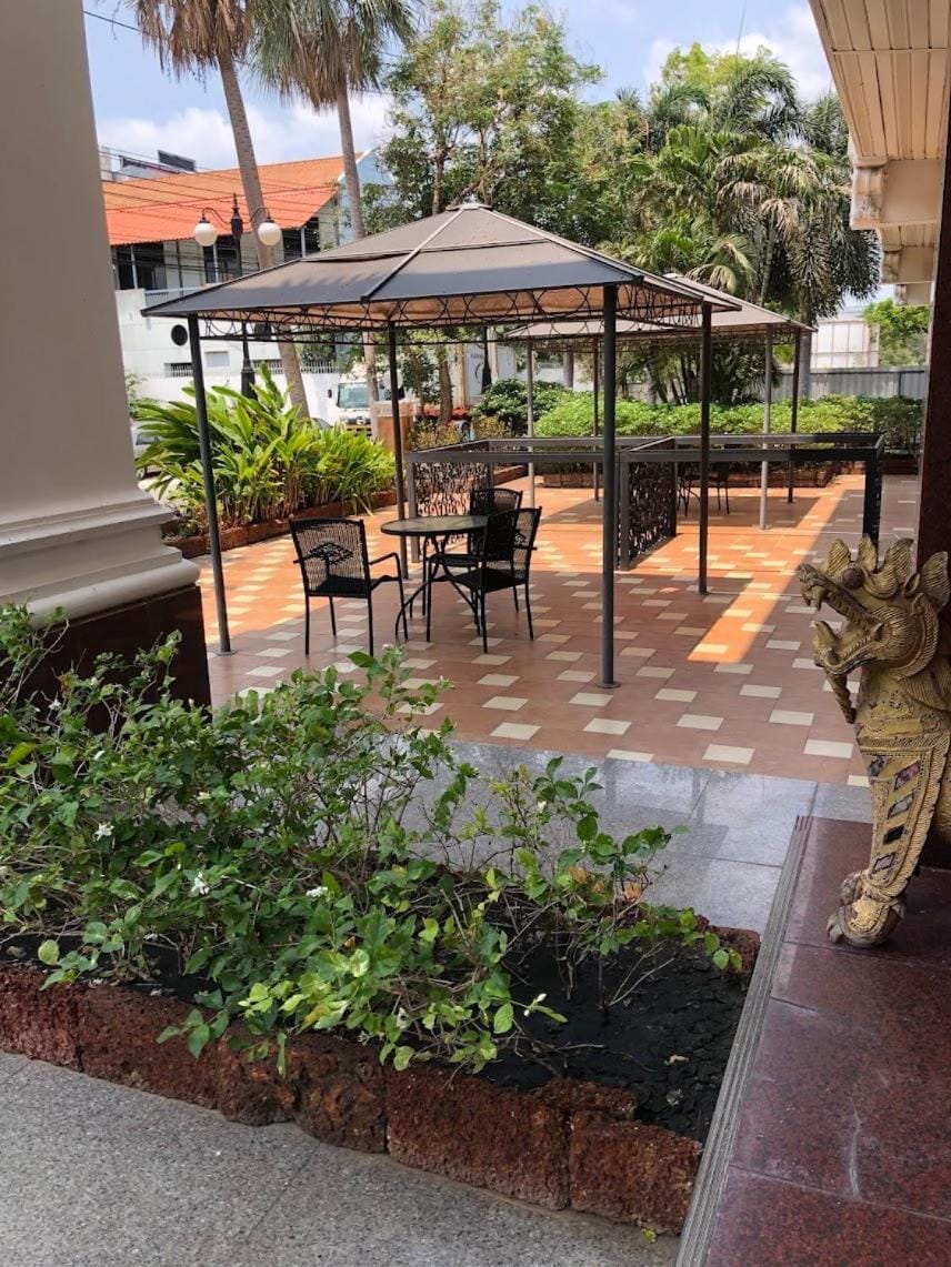 Grand Drago Service Apartment Apartment hotel in Bangkok