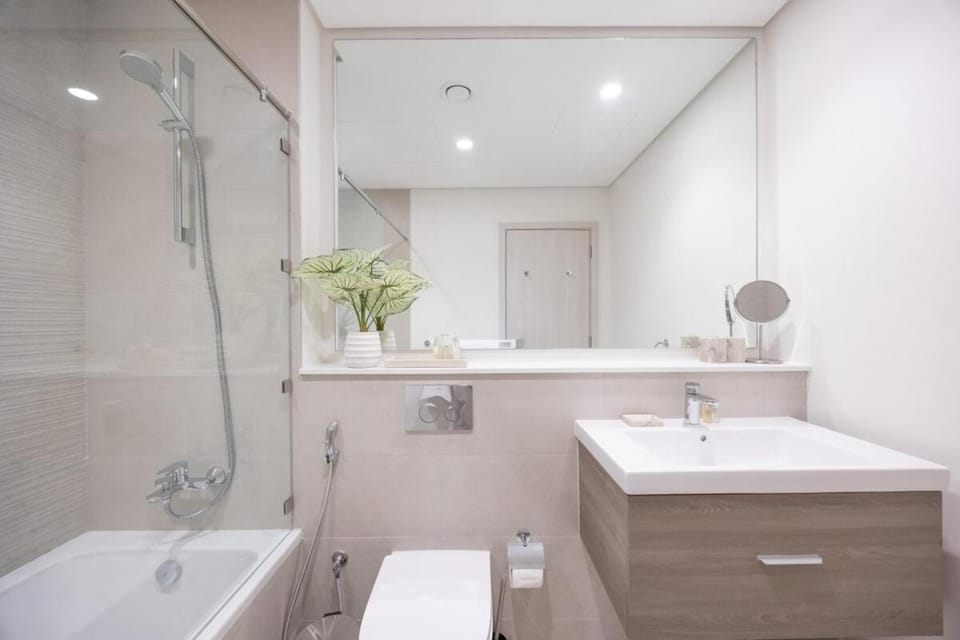 Bloomfields Upscale STU in Albatross 2 Yas Apartment in Abu Dhabi