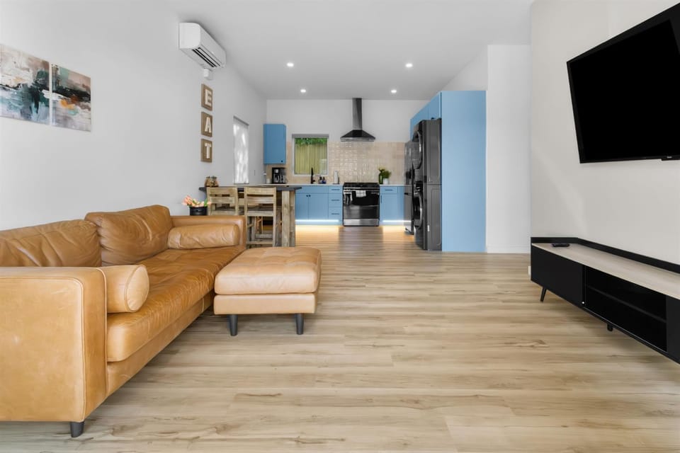 Modern suite Mins from DT Raleigh Ground Floor Apartment in Raleigh