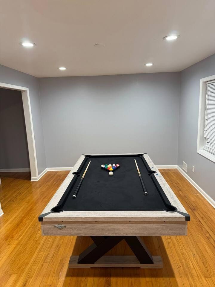 Modern Vintage with Pool Table 6BD-3BR Sleeps 12 House in Panthersville