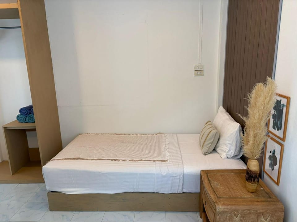 Penn house with shared pool Country House in Sala Dan