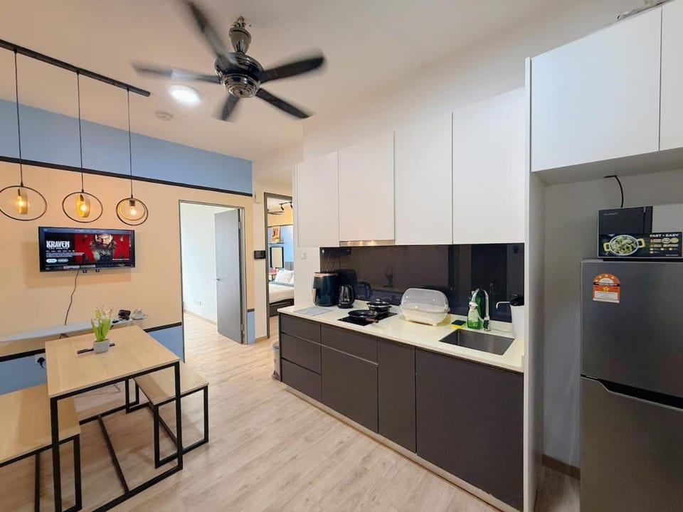 TV and multimedia, Dining area, stove, kitchen