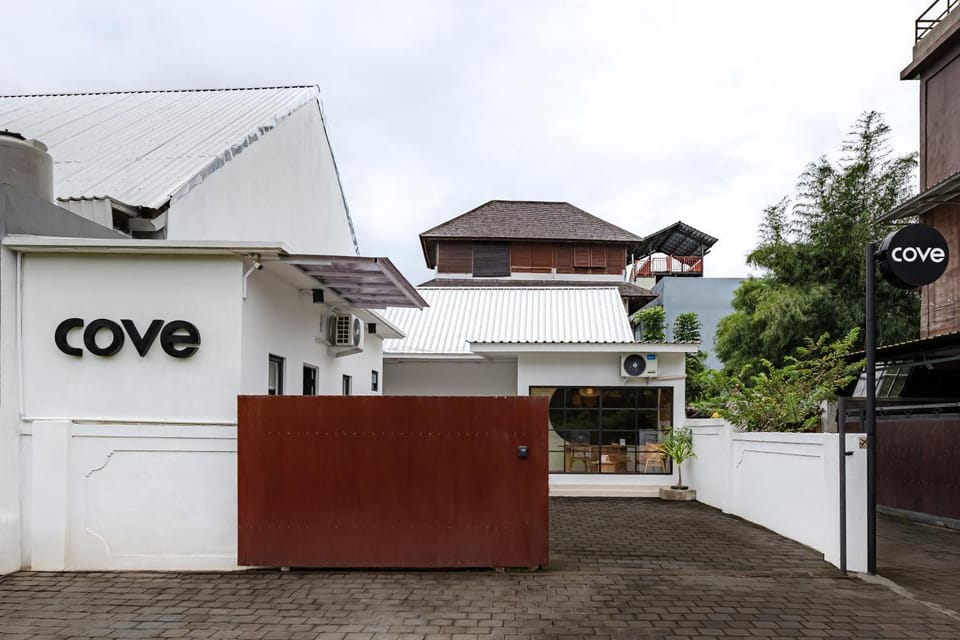 Facade/entrance