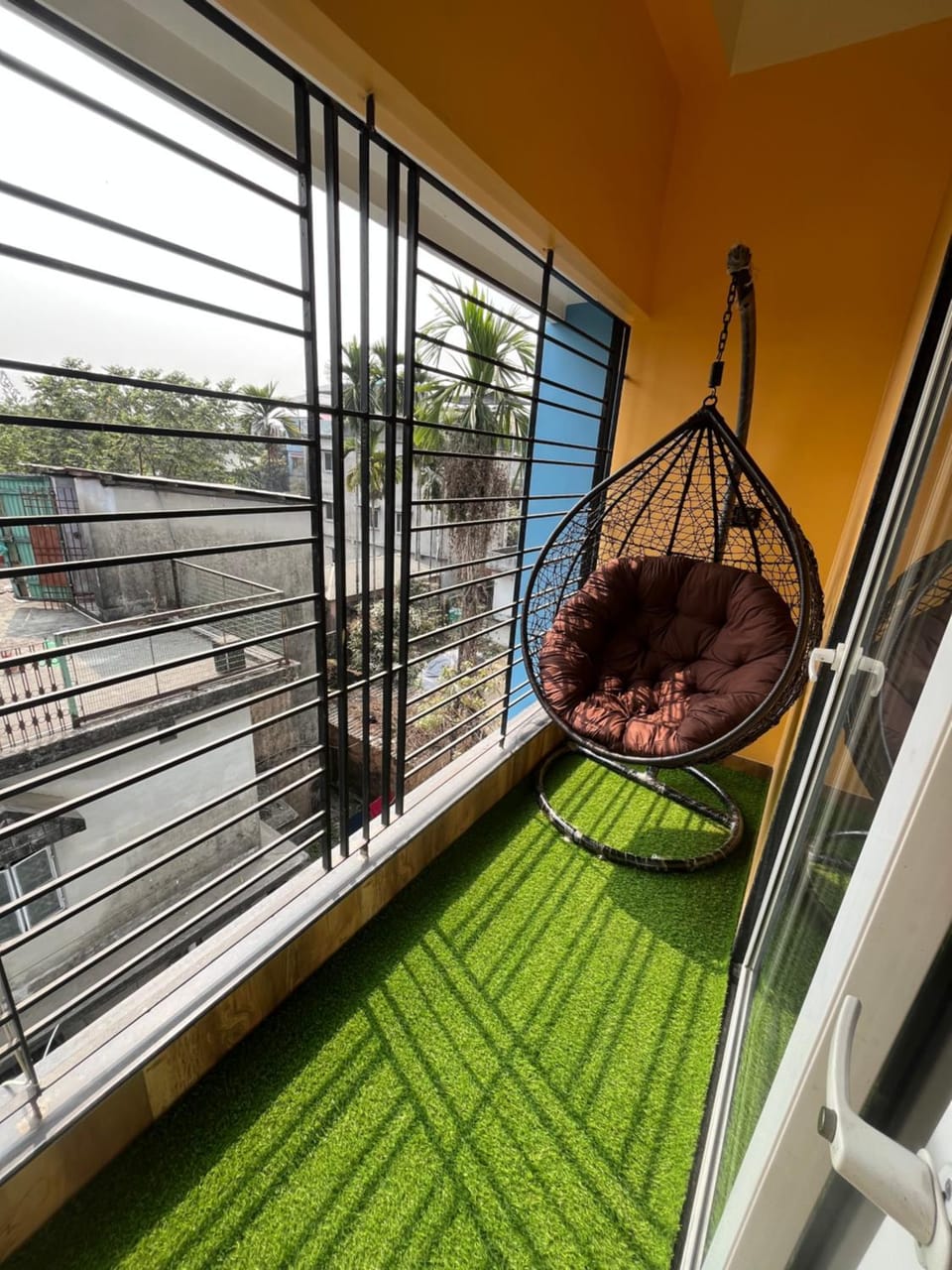 Cosy Minimal Retreat 2Bhk-2AC Apartment in West Bengal