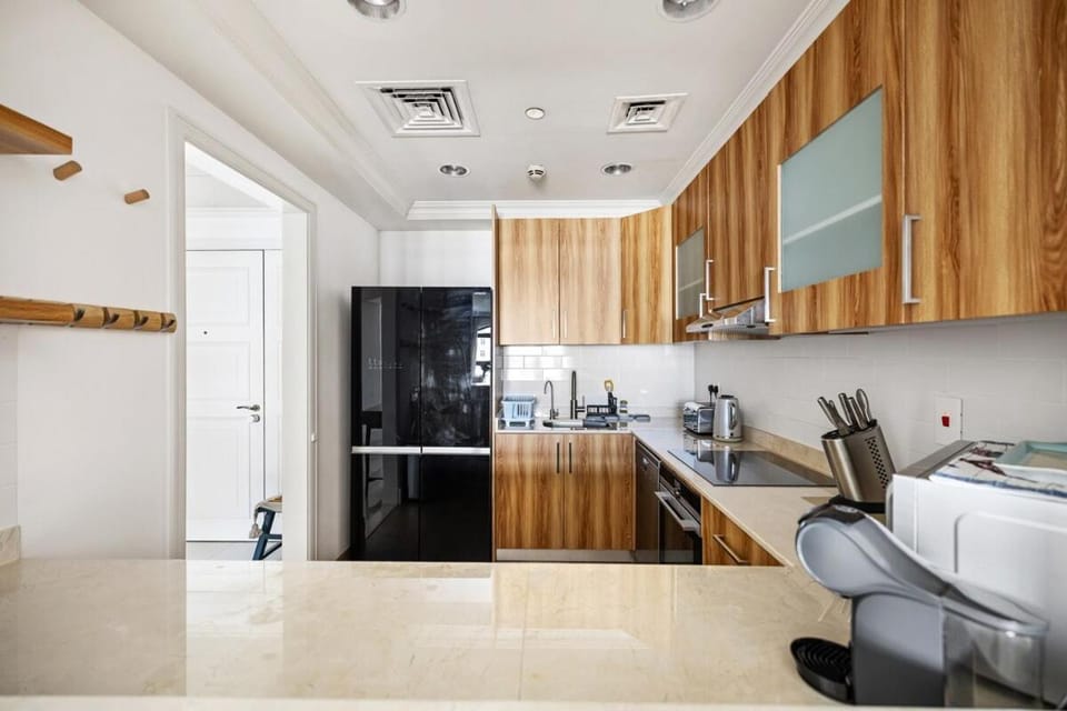 Renovated 2 Br in Golden Mile 5 Near Nakheel Mall Apartment in Dubai