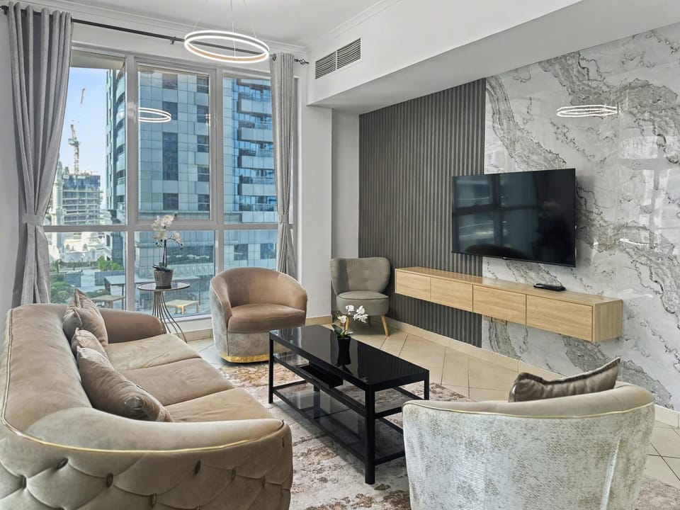 Cozy 2BR l Marina l Steps to Beach l Balcony l Pool Apartment in Dubai