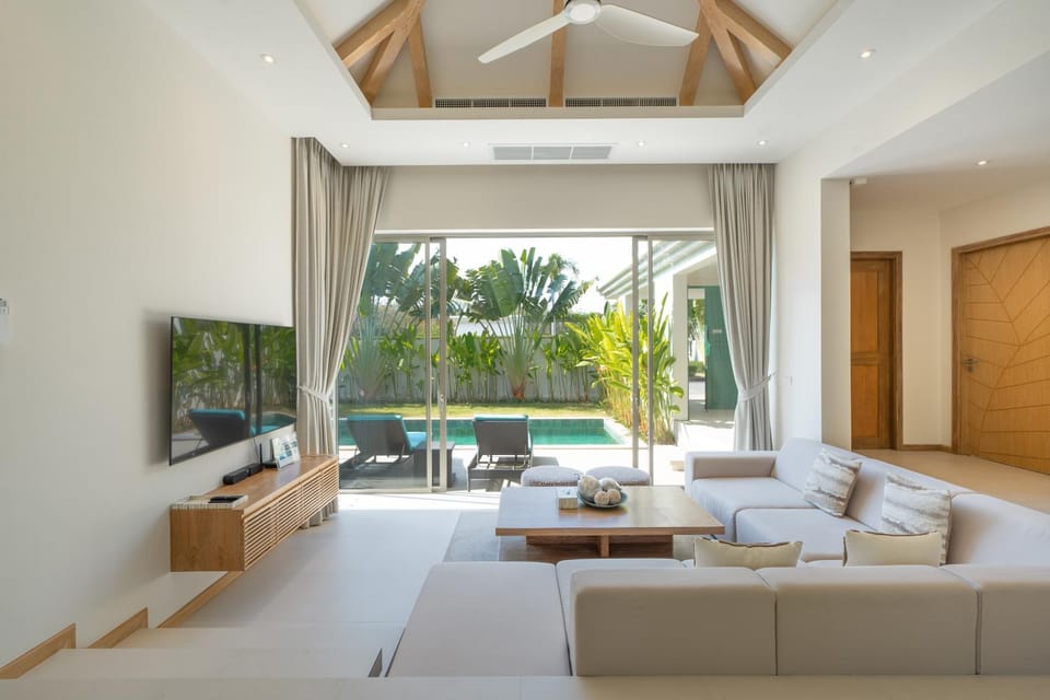 Living room, Seating area, air conditioner