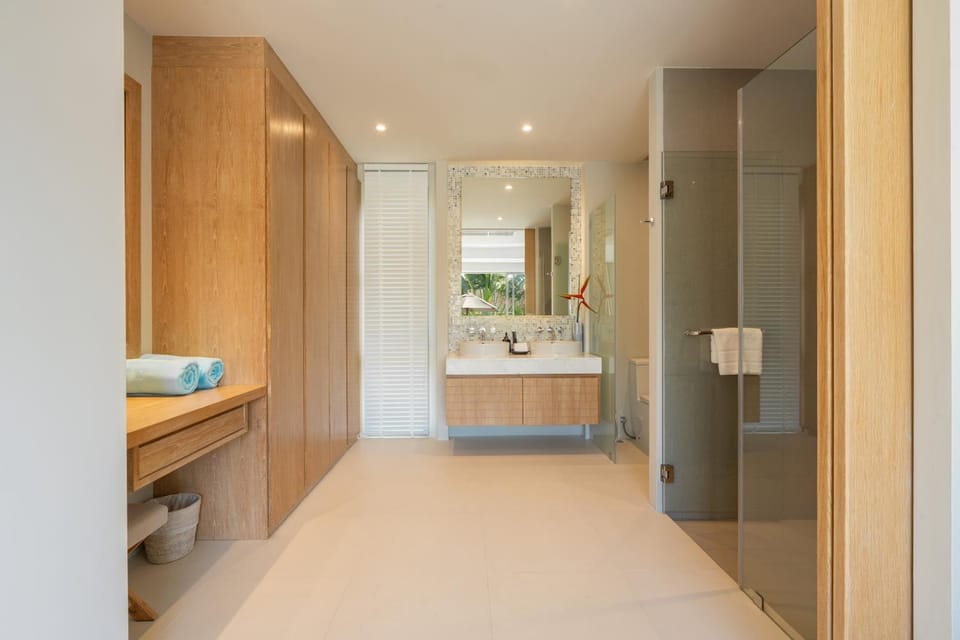 Bathroom, towels