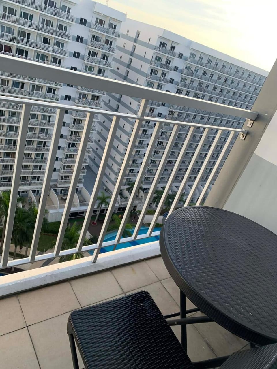 MOA Condo Stay with balcony Pool View 2 Beds Apartment in Pasay