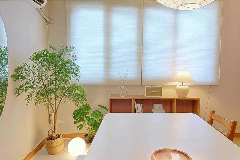 Seating area, Dining area, Area and facilities, air conditioner
