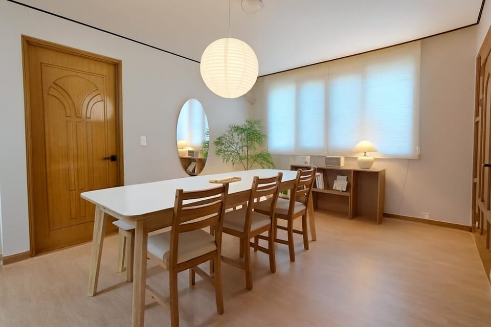 Living room, Seating area, Dining area, Area and facilities, pet friendly