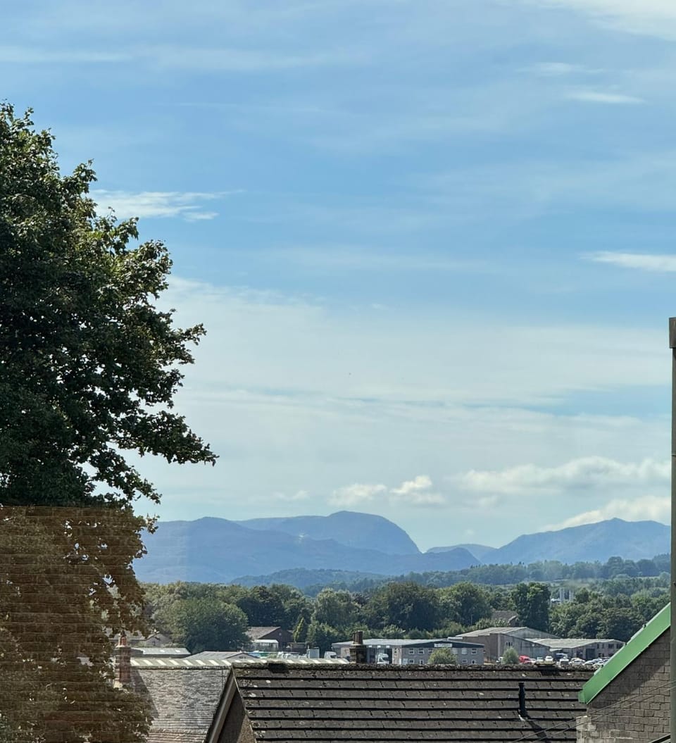 Cosy 2-Bed First Floor Apartment In Penrith Apartment in Penrith