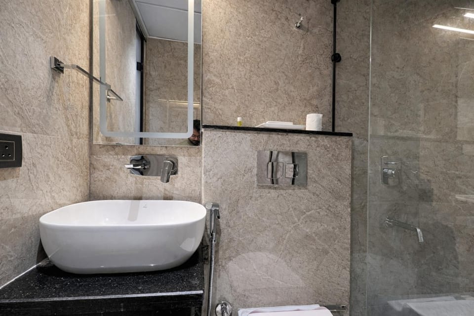 Shower, Toilet, towels