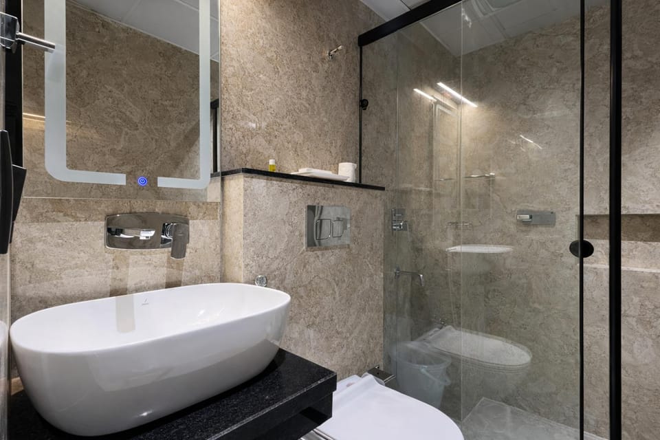 Shower, Toilet, Bathroom, towels