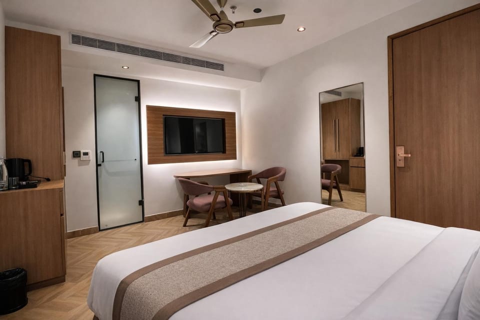 TV and multimedia, Photo of the whole room, Bedroom, wardrobe
