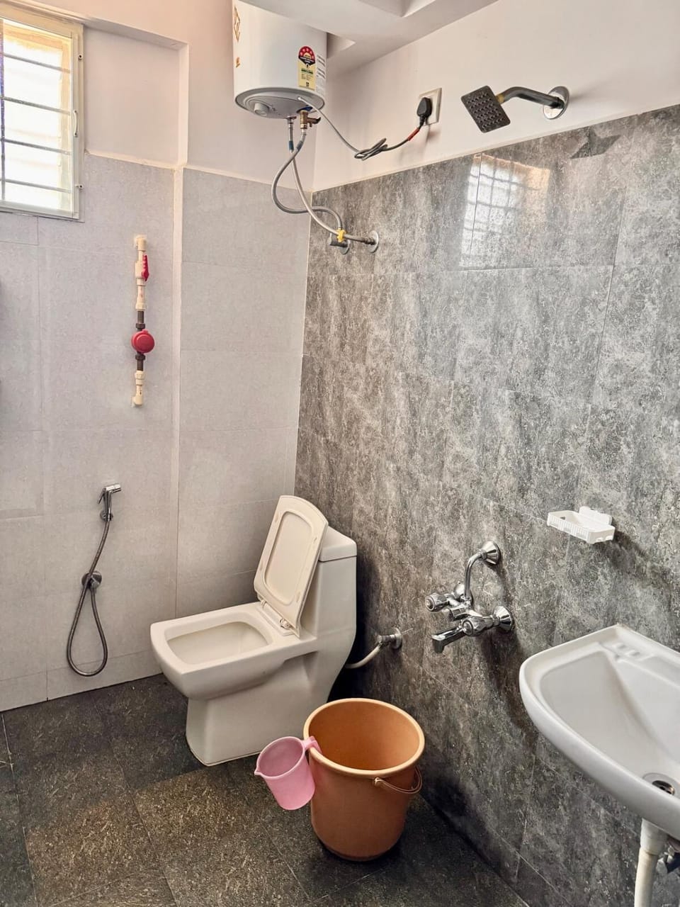 408 Airy one Bedroom Flat Apartment in Bengaluru