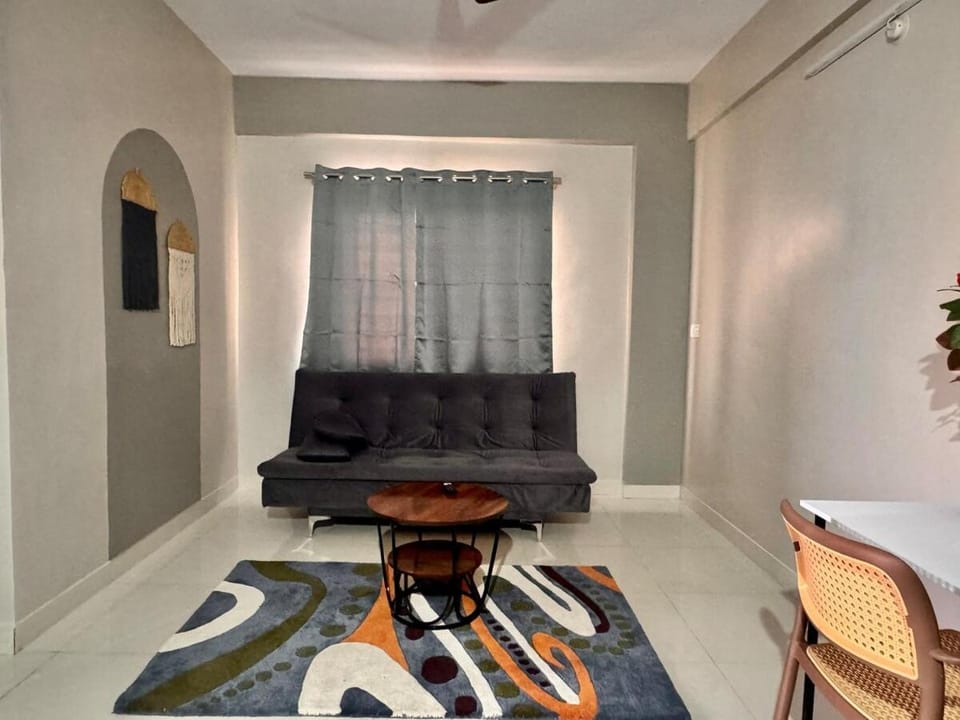 408 Airy one Bedroom Flat Apartment in Bengaluru