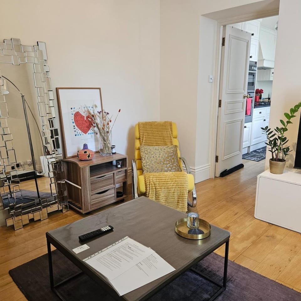 Spacious one Bedroom flat in prime Notting hill Apartment in City of Westminster