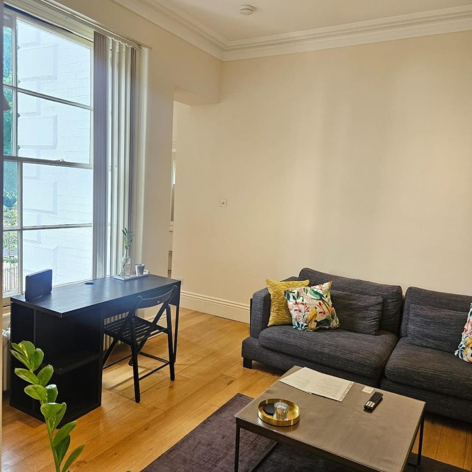 Spacious one Bedroom flat in prime Notting hill Apartment in City of Westminster
