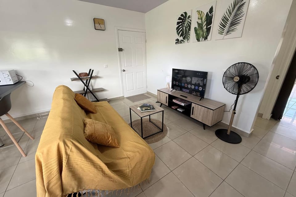Manohiti apartment Easy Tahiti Stay Fast Wi-Fi Kitchen Terrace & carpark Apartment in Pape'ete