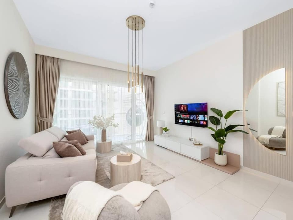 Luxury 1BR Palm View Private Beach & Pool Apartment in Dubai