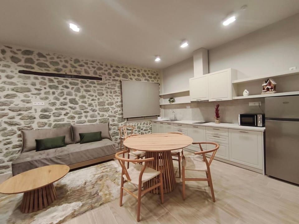 Kitchen or kitchenette, Living room, Seating area, Dining area