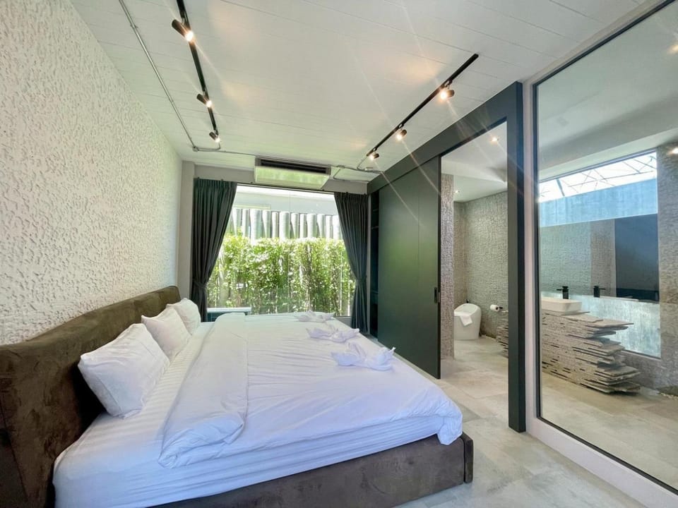 Bed, Bathroom, Photo of the whole room, Bedroom, towels, wardrobe