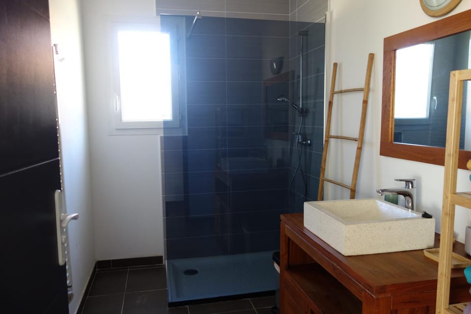 Shower, Bathroom, towels