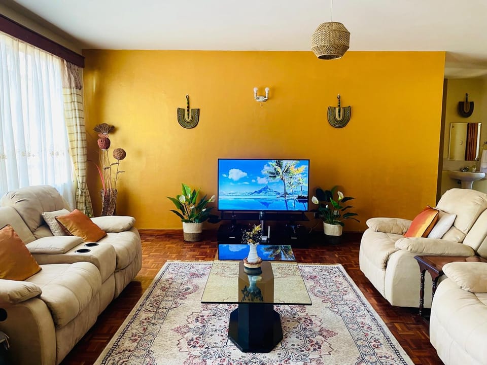 TV and multimedia, Living room, Seating area, Evening entertainment