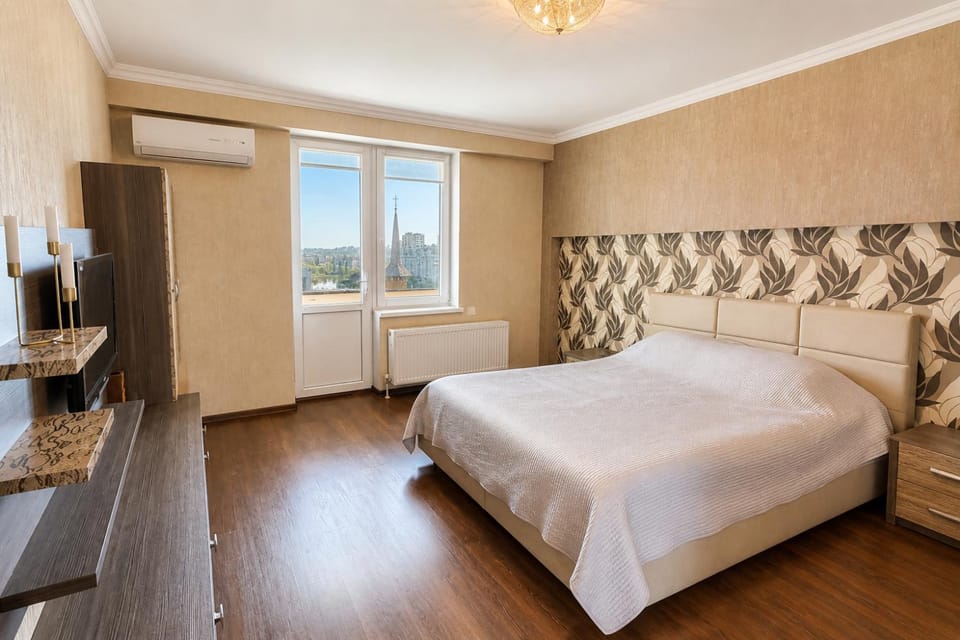 Bed, Photo of the whole room, Bedroom, City view, air conditioner