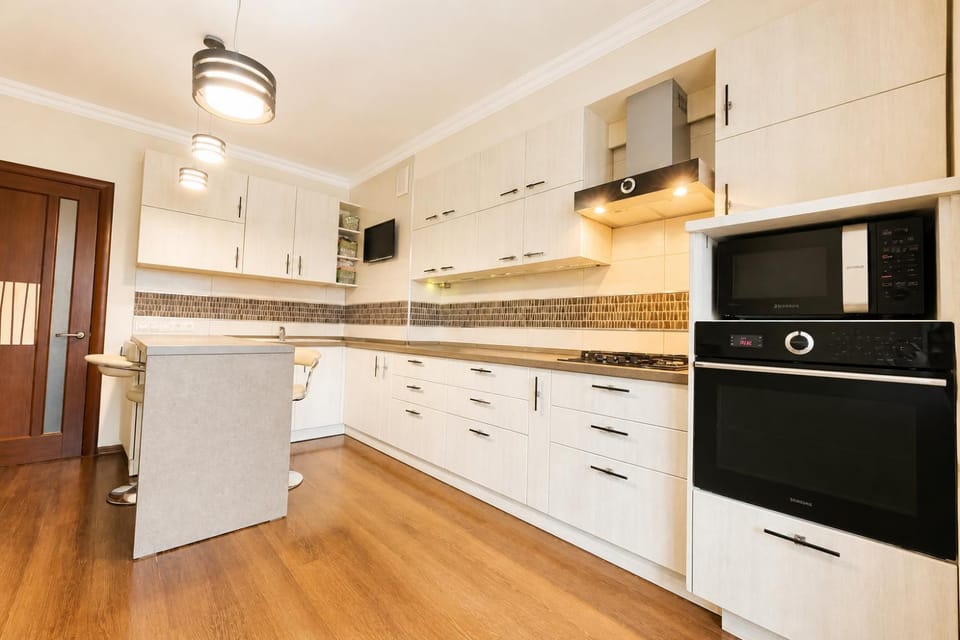 Kitchen or kitchenette, dishwasher, minibar, oven, stove, kitchen