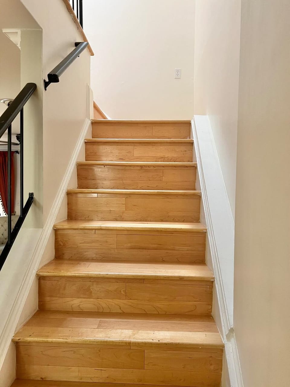 2320 Main - 3 Bd 1,5 Ba Glorious & Convenient DC 30 min metro Apartment in Reston