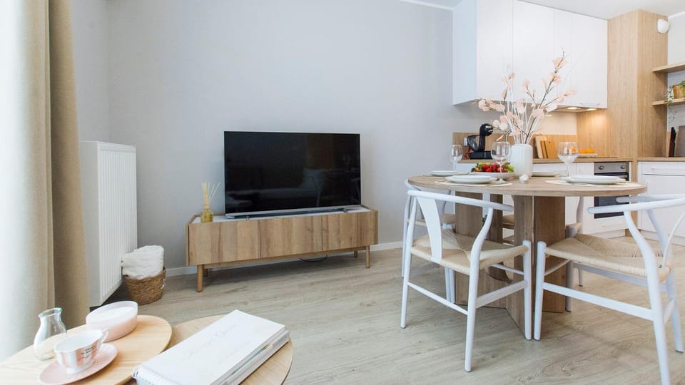TV and multimedia, Kitchen or kitchenette, Living room, Dining area