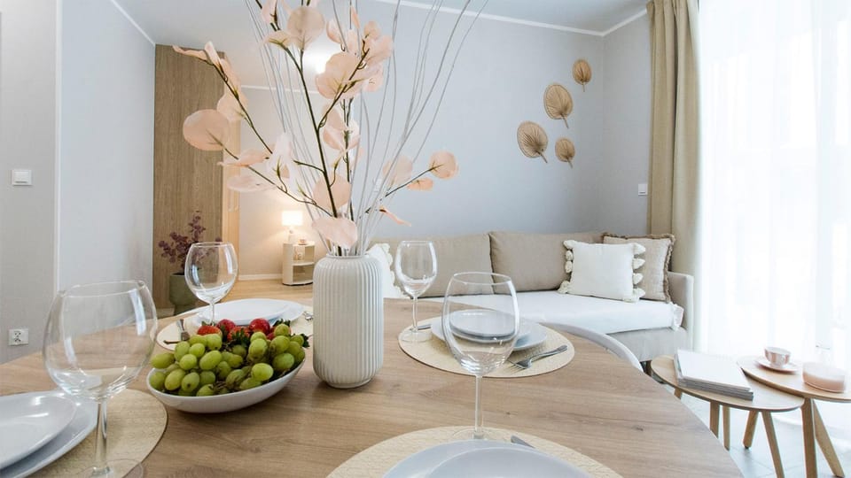 Living room, Decorative detail, Dining area