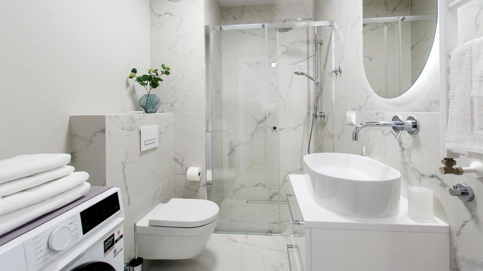 Shower, Toilet, Bathroom, washing machine