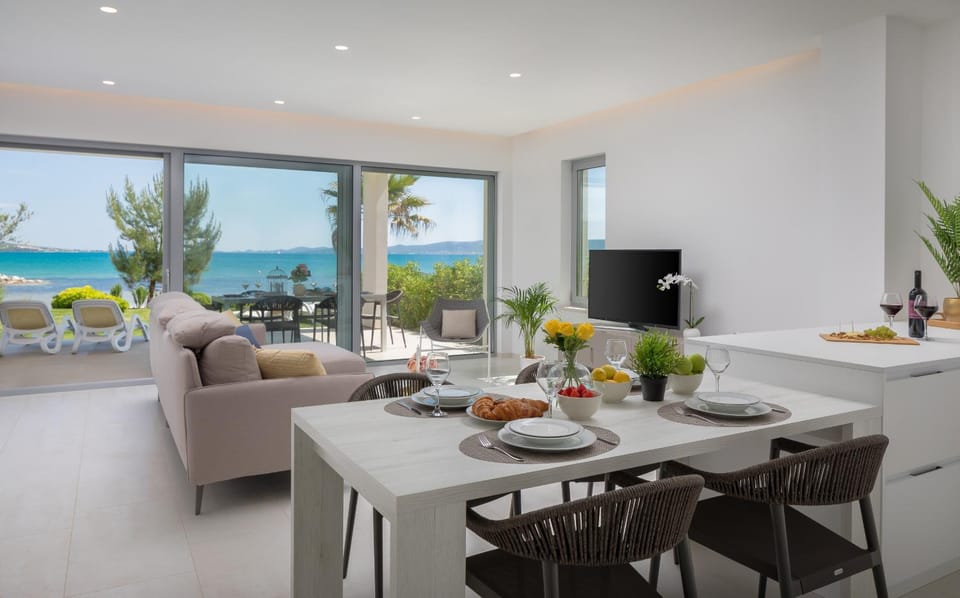 Communal lounge/ TV room, Living room