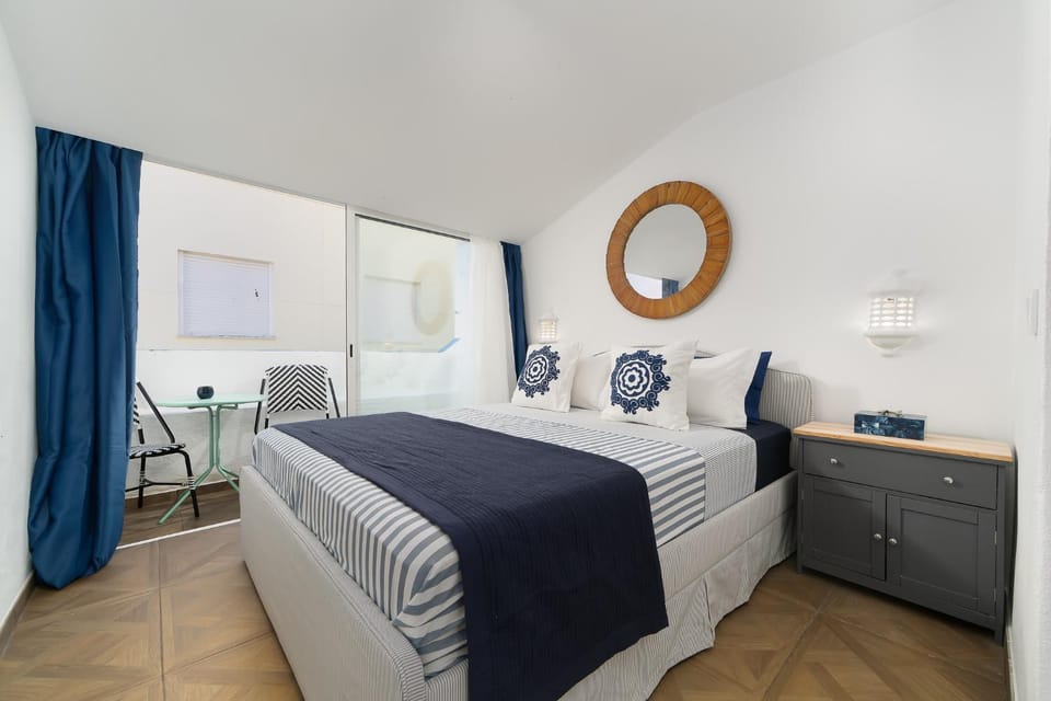 Bed, Balcony/Terrace, Bedroom