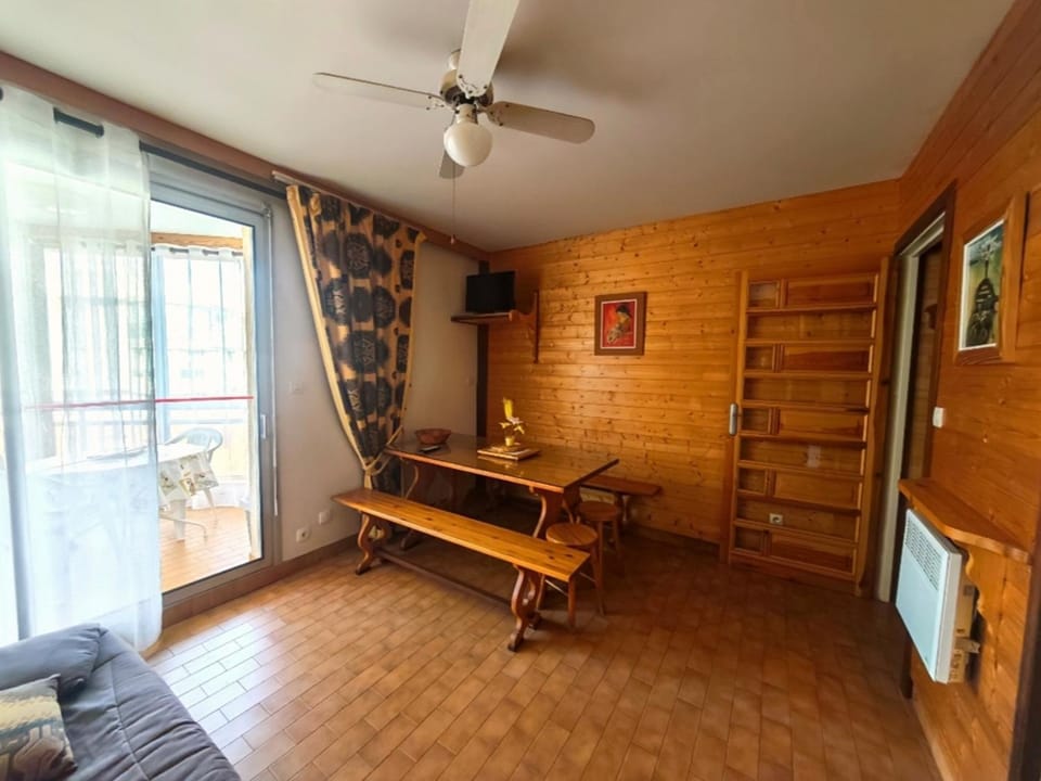 Canet-en-Roussillon T2 Pieds dans l'Eau avec Parking - Idéal 4 Pers - FR-1-794-173 Apartment in Canet-en-Roussillon