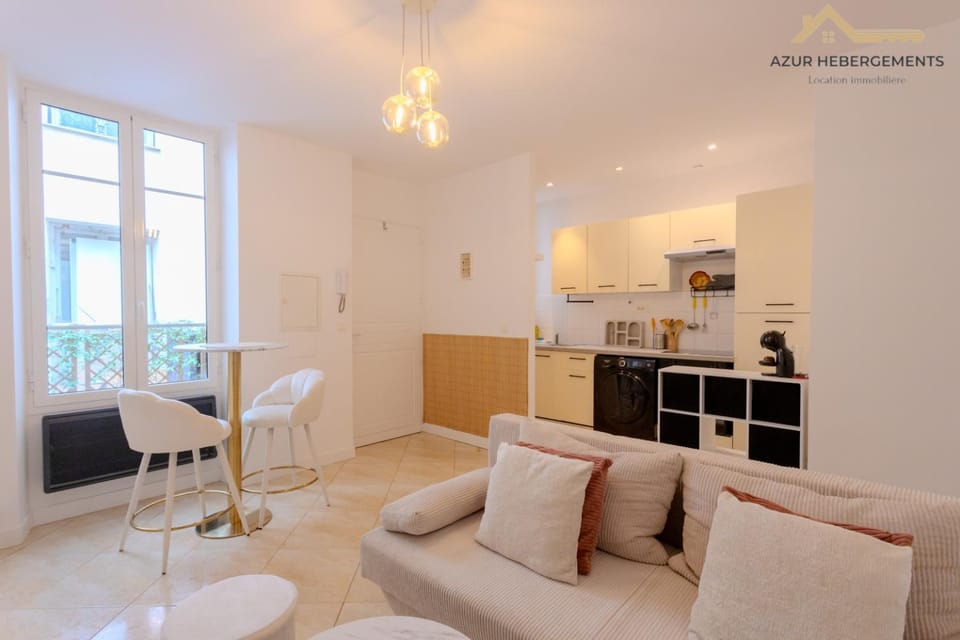 Kitchen or kitchenette, Living room, Dining area, stove