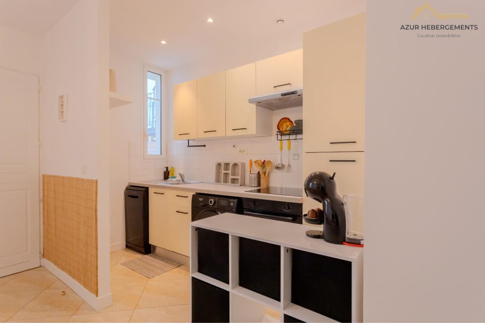Kitchen or kitchenette, dishwasher, washing machine