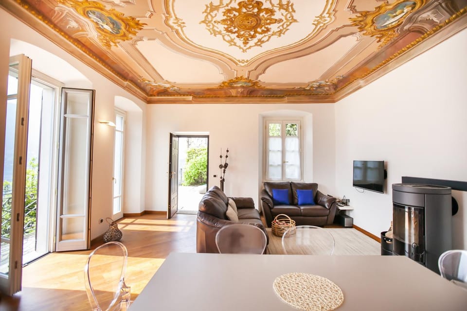 Communal lounge/ TV room, Living room