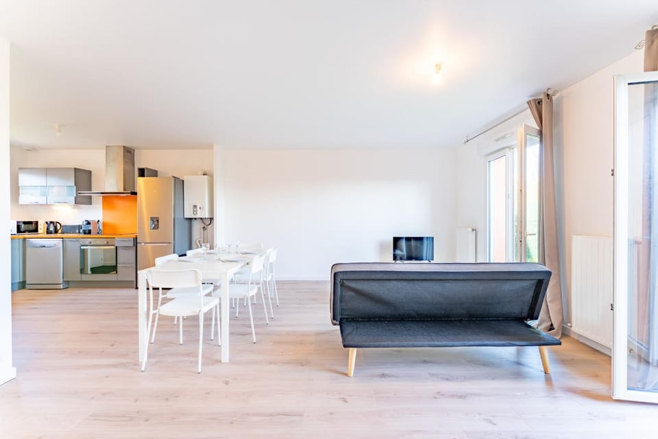 Kitchen or kitchenette, Dining area, oven, pet friendly, stove, toaster
