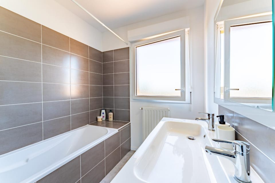 Shower, Bathroom, Bath, towels