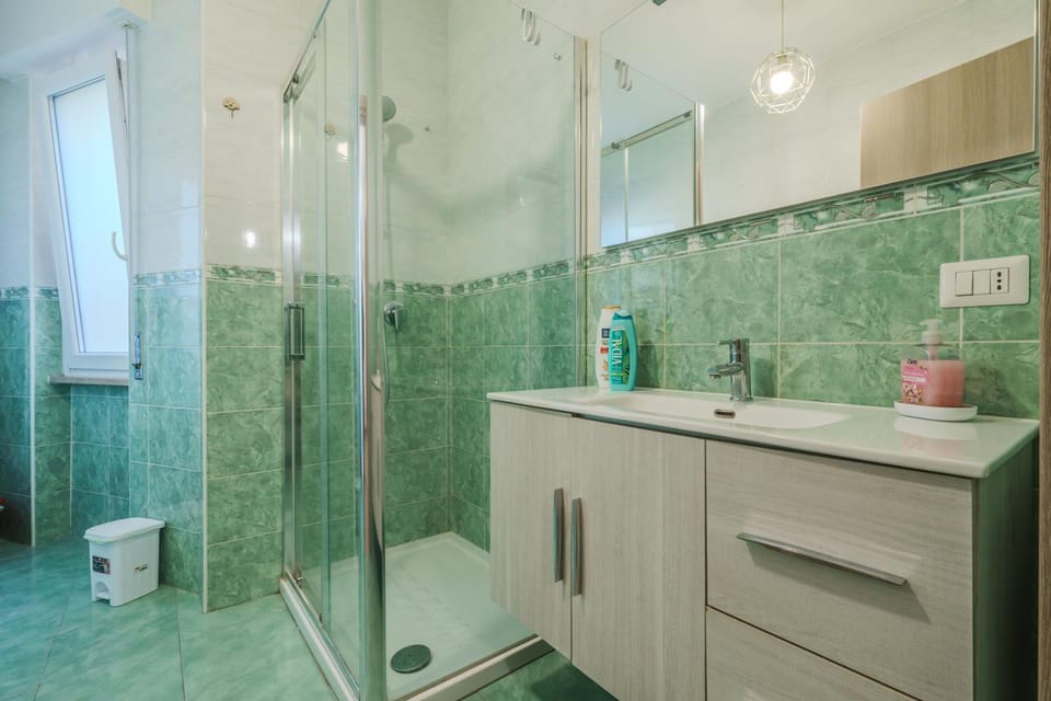 Shower, Bathroom, towels